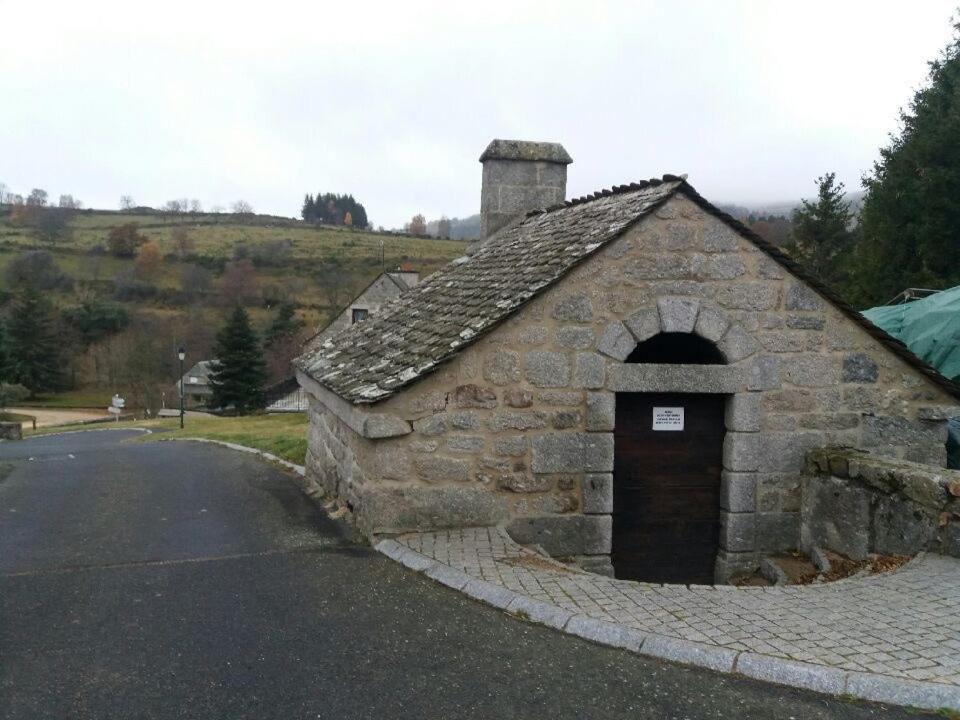 Lo Vedelier D'Aubrac Laguiole Exterior foto